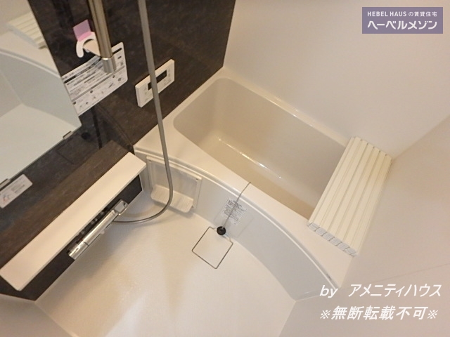 バス・シャワールーム　●追い炊き完備のバスルーム。