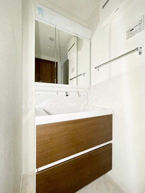 洗面設備　掃除のしやすい洗髪洗面台です♪