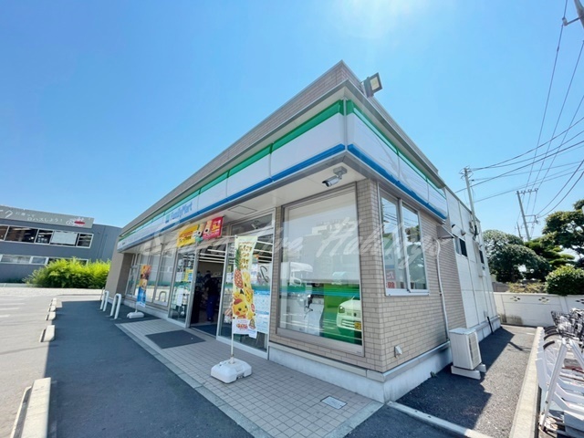 コンビニ　ファミリーマート 茅ヶ崎中島北店（コンビニ）まで720m