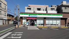 コンビニ　ファミリーマート 川口幸町二丁目店（コンビニ）まで377m