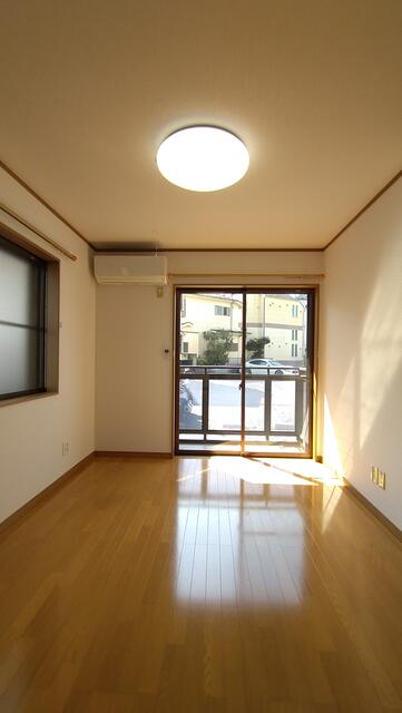 居室・リビング　２面採光で明るいお部屋