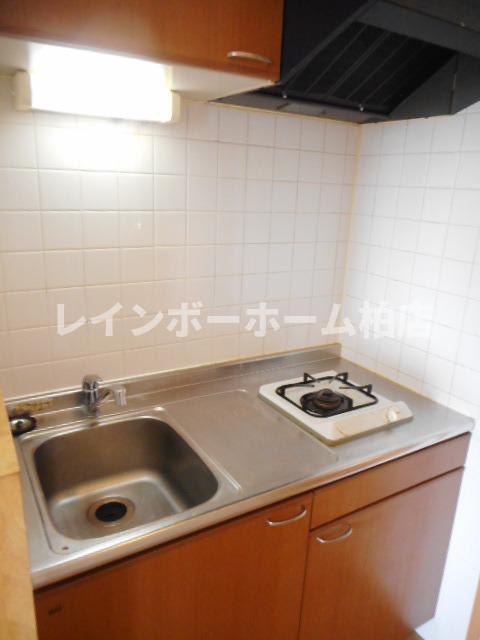 キッチン　コンパクトなキッチンで掃除もラクラク