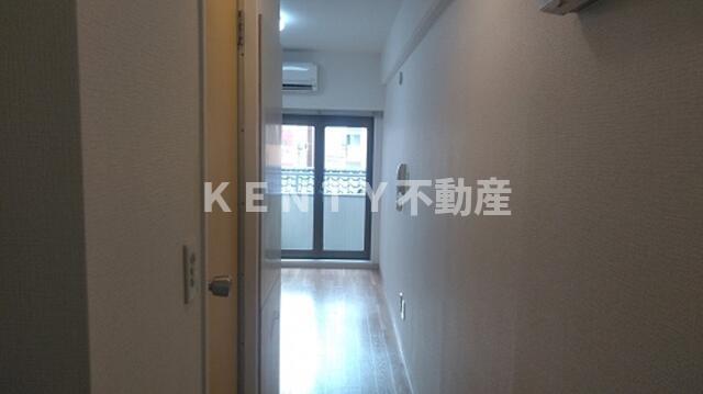 その他部屋・スペース　落ち着いた色調の寝室です