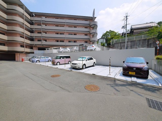 駐車場　駐車場に車を止められます