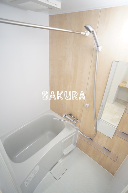 バス・シャワールーム　雨の日でも安心の浴室乾燥機付きです♪