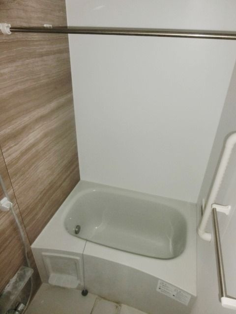 バス・シャワールーム　追い焚き付きのバスルームです