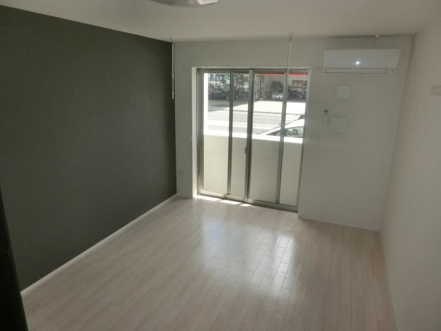 居室・リビング　お洒落なアクセントクロスのお部屋です