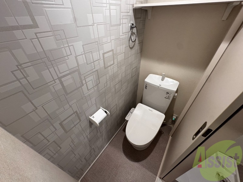 トイレ　こちらはトイレです。ピカピカなトイレで、気持ちも良いですね。
