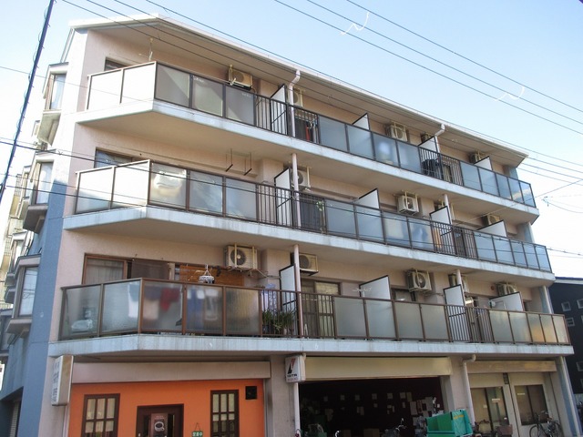 建物外観　閑静な住宅街にあるマンションです