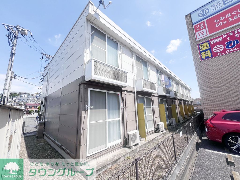 建物外観　駐車場