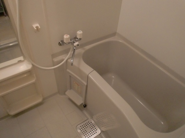 バス・シャワールーム　「バス・トイレ別です」