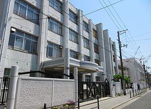 小学校　大阪市立豊崎本庄小学校（小学校）まで89m