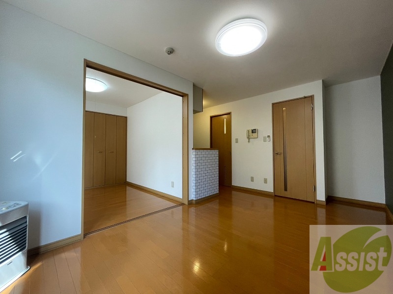 居室・リビング　広くてキレイなお部屋が広がっていて、充実した生活が送れそう。
