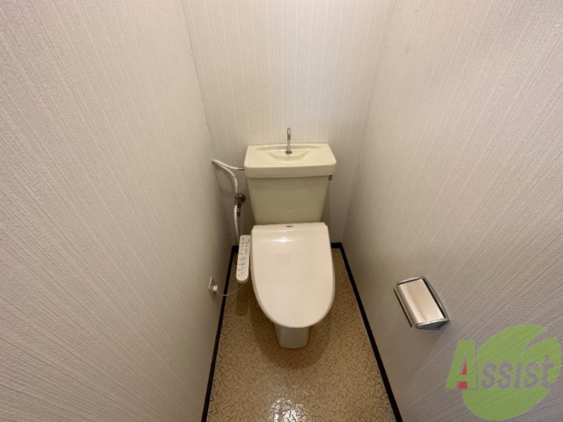 トイレ　温水洗浄便座付きのトイレは、使用しやすくうれしいですね。