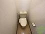 トイレ　温水洗浄便座付きのトイレは、使用しやすくうれしいですね。