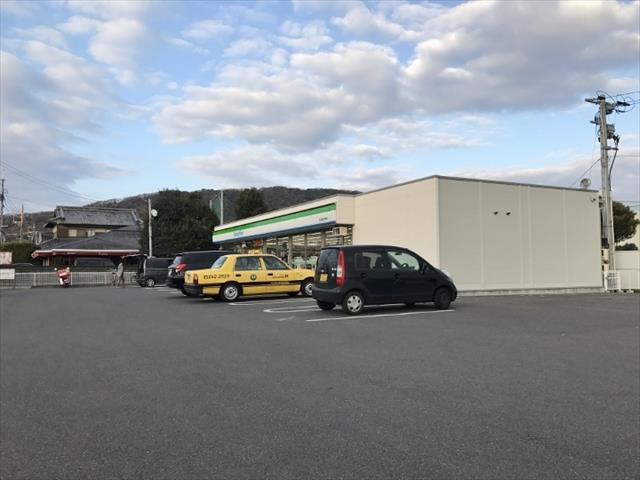 コンビニ　ファミリーマート雄町店（コンビニ）まで1033m