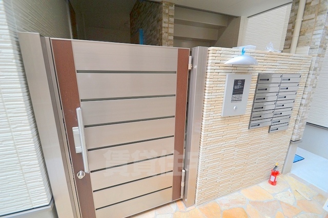 エントランス　入口
