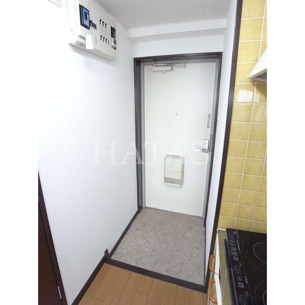 玄関　同物件別部屋です