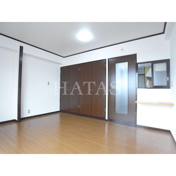 居室・リビング　同物件別部屋です