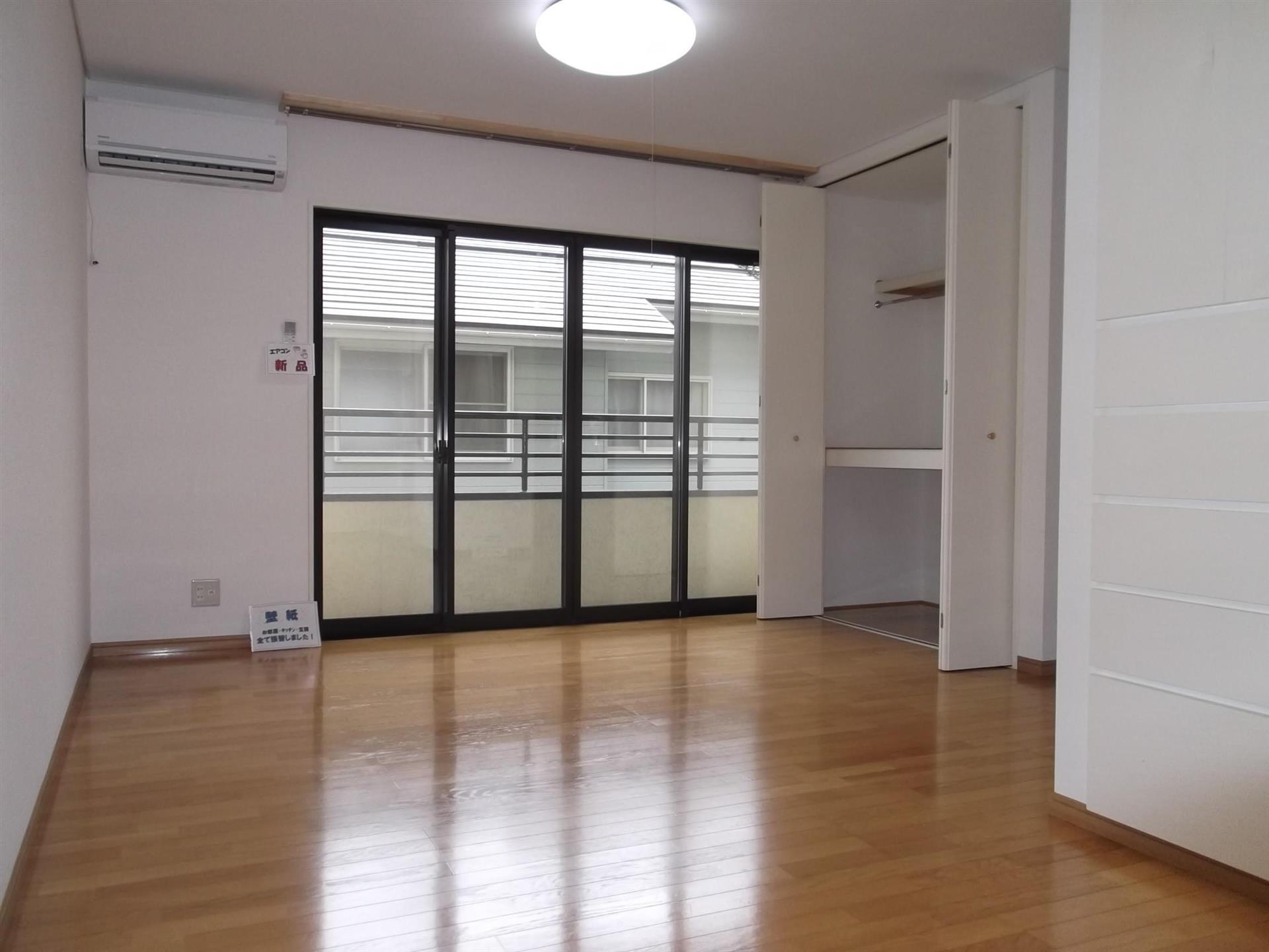 居室・リビング　東向きのお部屋です