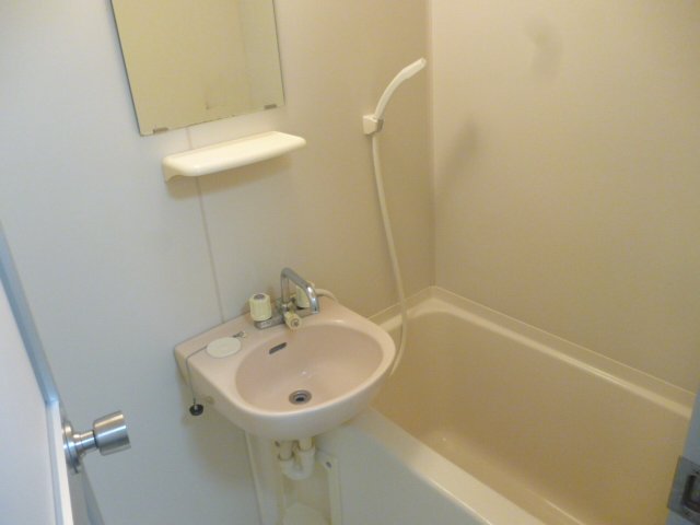バス・シャワールーム　別部屋参考用写真