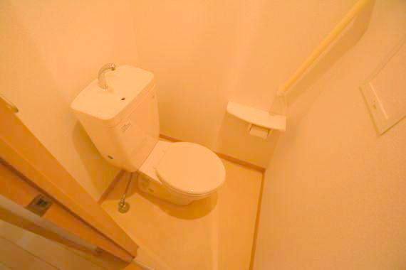 トイレ　清潔感のあるトイレは、誰もがリラックスできる空間です。