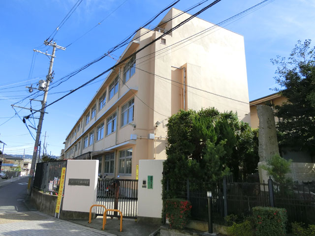小学校　八尾市立久宝寺小学校（小学校）まで321m