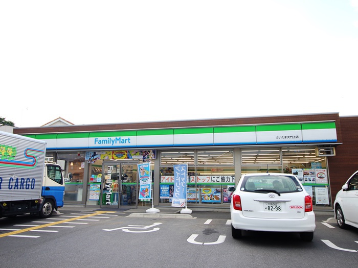 コンビニ　ファミリーマート（コンビニ）まで450m