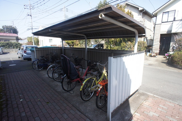 その他共有部分　雨の日でも安心して停められる屋根付駐輪場☆
