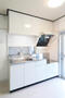 キッチン　キッチンからバルコニーに出られる扉があって便利です