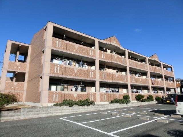 建物外観　静かな環境にあるマンションです
