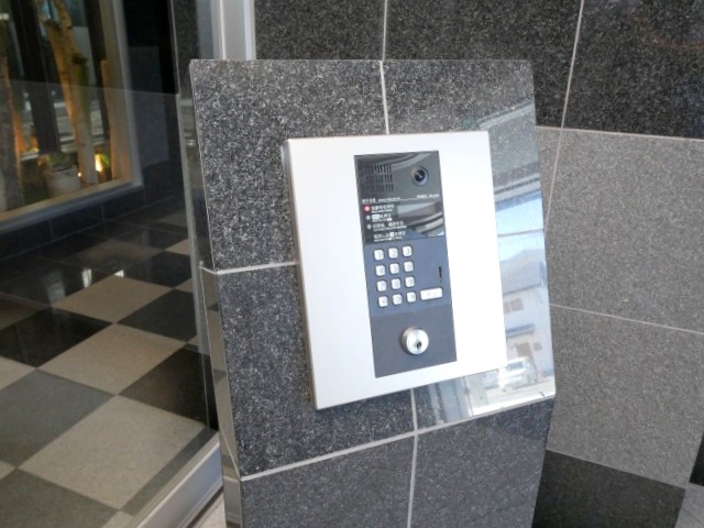 エントランス　人気のオートロック付きマンションです♪