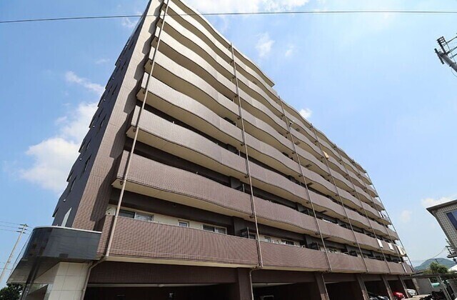 建物外観　存在感のある外観ですね