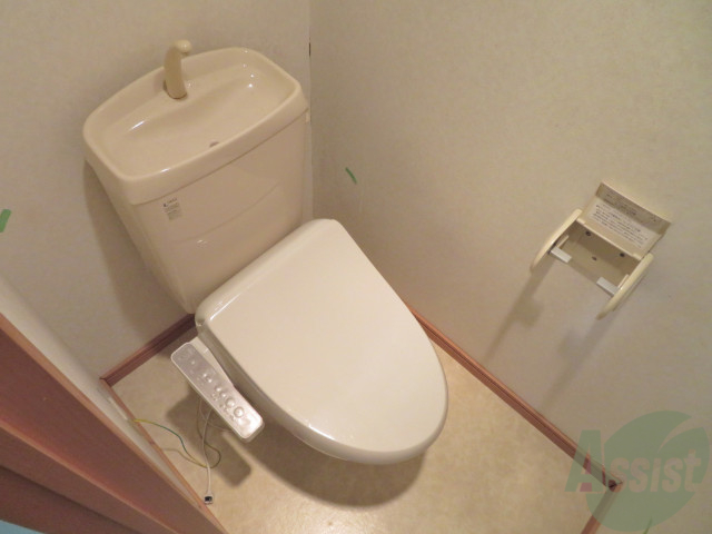 トイレ　シャワー付きのトイレは清潔感があって良いですね～。