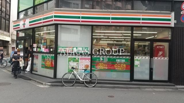 コンビニ　セブン-イレブン 新宿都税事務所前店（コンビニ）まで125m