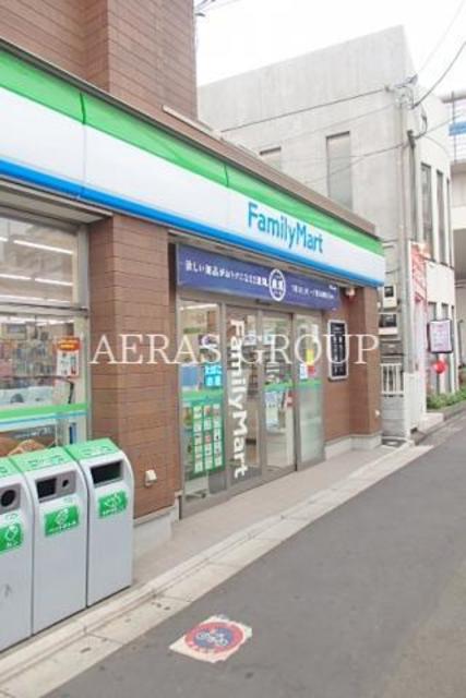 コンビニ　ファミリーマート駒沢大学駅前店（コンビニ）まで61m