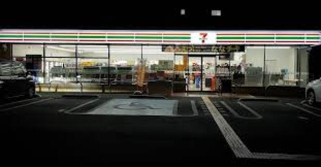 コンビニ　セブンイレブン泉佐野上町1丁目店（コンビニ）まで303m