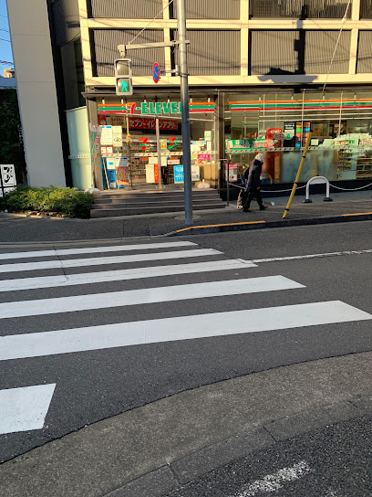 コンビニ　セブンイレブン 北大塚1丁目西店（コンビニ）まで558m