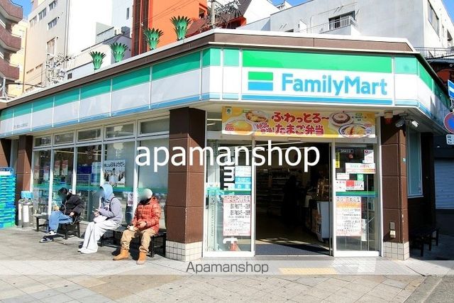 コンビニ　ファミリーマート（コンビニ）まで150m