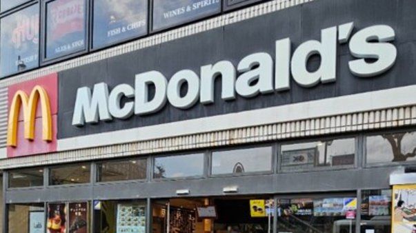 飲食店　マクドナルド津田沼駅前店（飲食店）まで610m