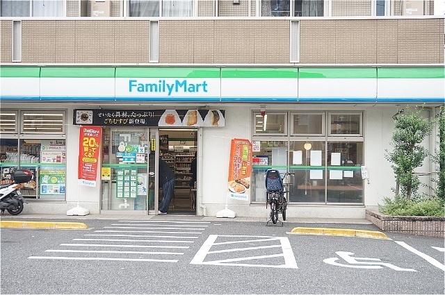 コンビニ　ファミリーマート豊玉北六丁目店（コンビニ）まで298m