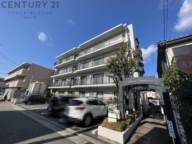 建物外観　敷地内に駐車場があります！