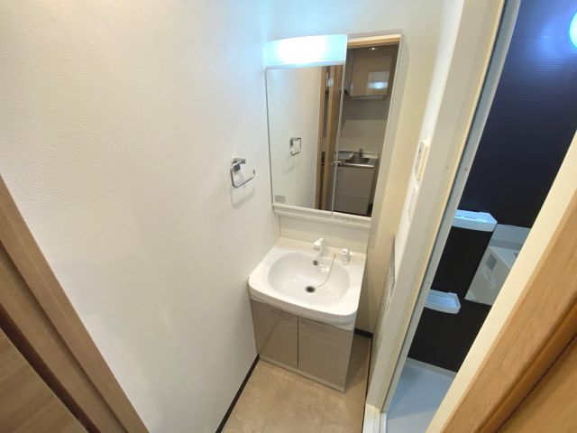 洗面設備　※同マンション別部屋のお写真になります。