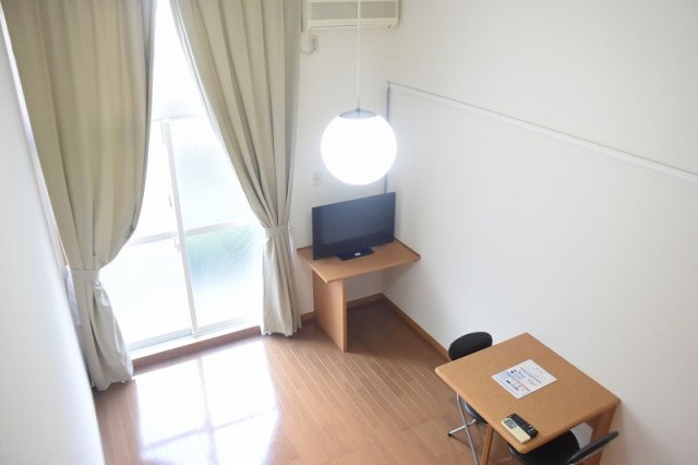 レオパレス豊中 北条の居間写真