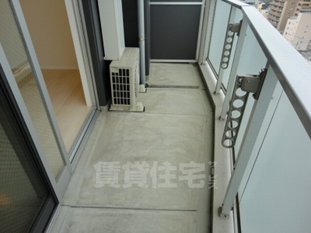 バルコニー　同建物　別部屋