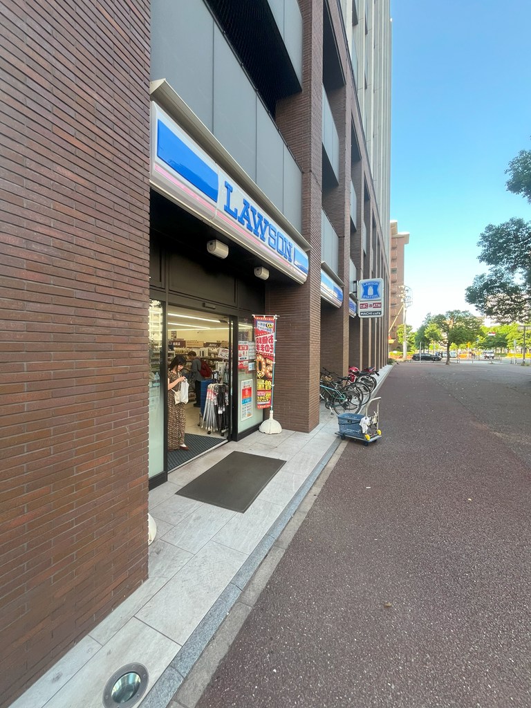 コンビニ　ローソン博多築港本町店（コンビニ）まで249m