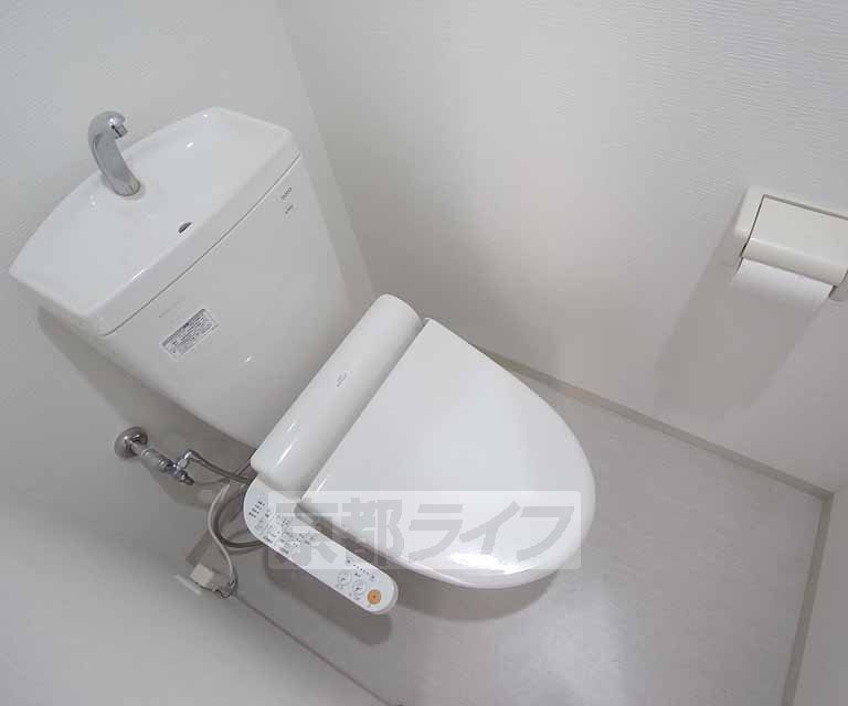 阪急京都線 西山天王山駅 徒歩17分 2階建 築15年のトイレ写真