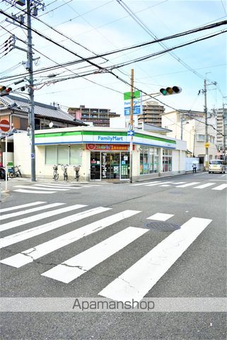 コンビニ　ファミリーマート（コンビニ）まで112m