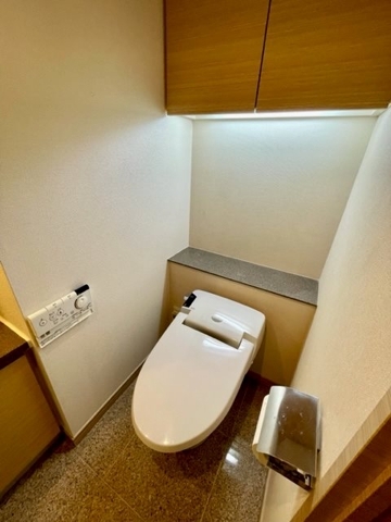 都営新宿線 小川町駅 徒歩3分 14階建 築20年のトイレ写真