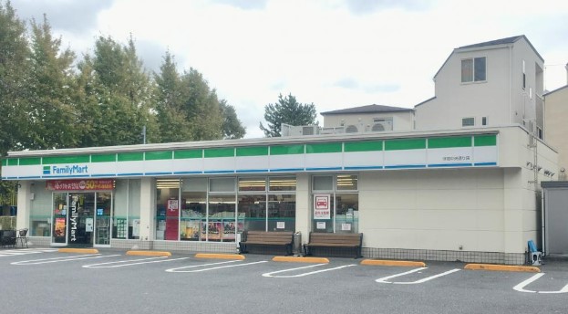 コンビニ　ファミリーマート 浮間中央通り店（コンビニ）まで462m